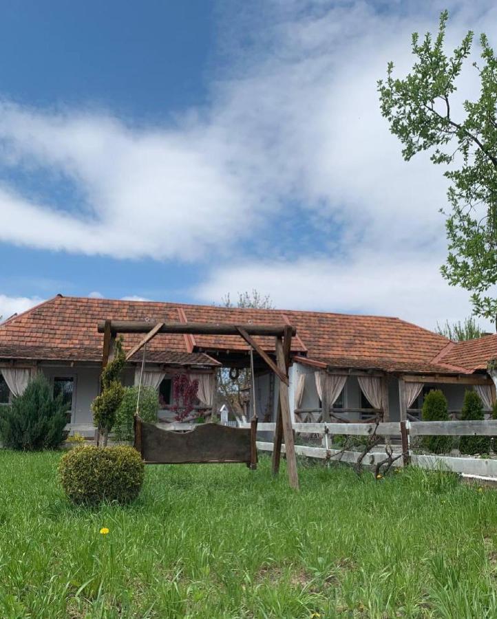 Villa Lukash Yanoshi Exteriör bild