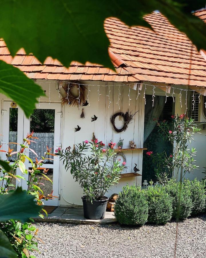 Villa Lukash Yanoshi Exteriör bild