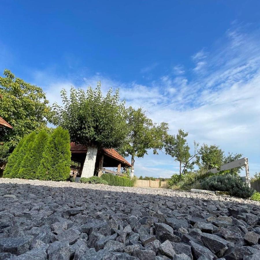 Villa Lukash Yanoshi Exteriör bild