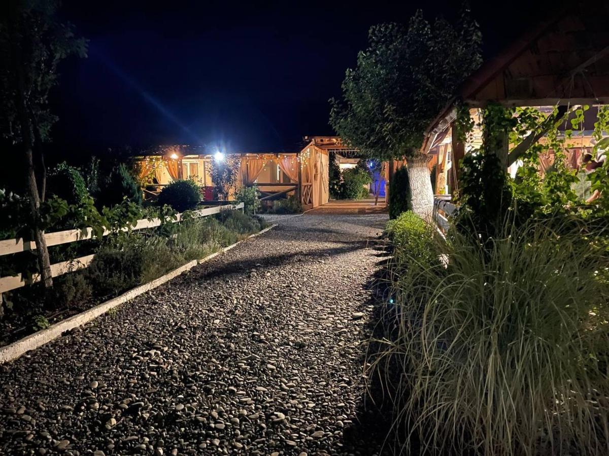 Villa Lukash Yanoshi Exteriör bild