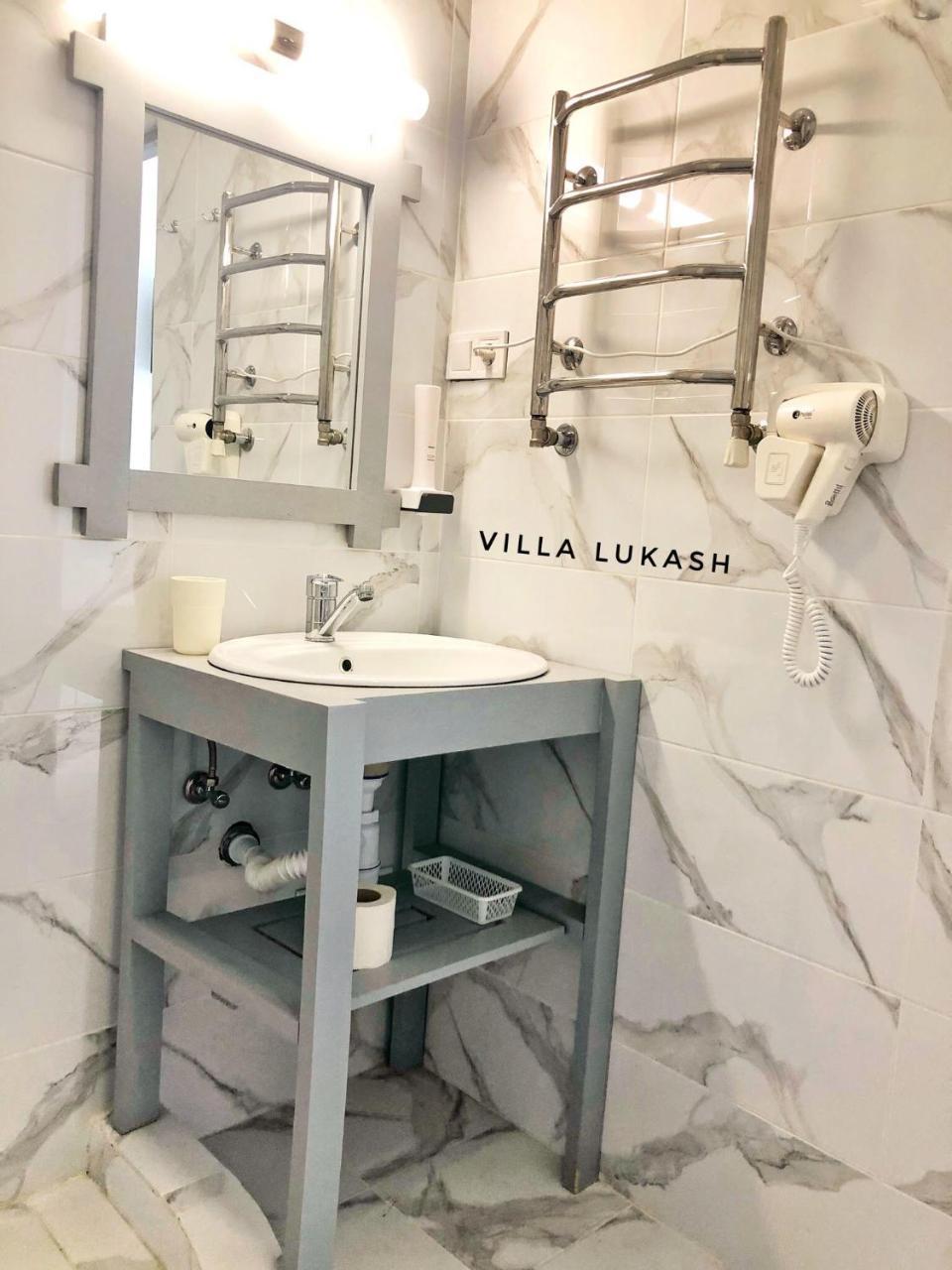 Villa Lukash Yanoshi Exteriör bild