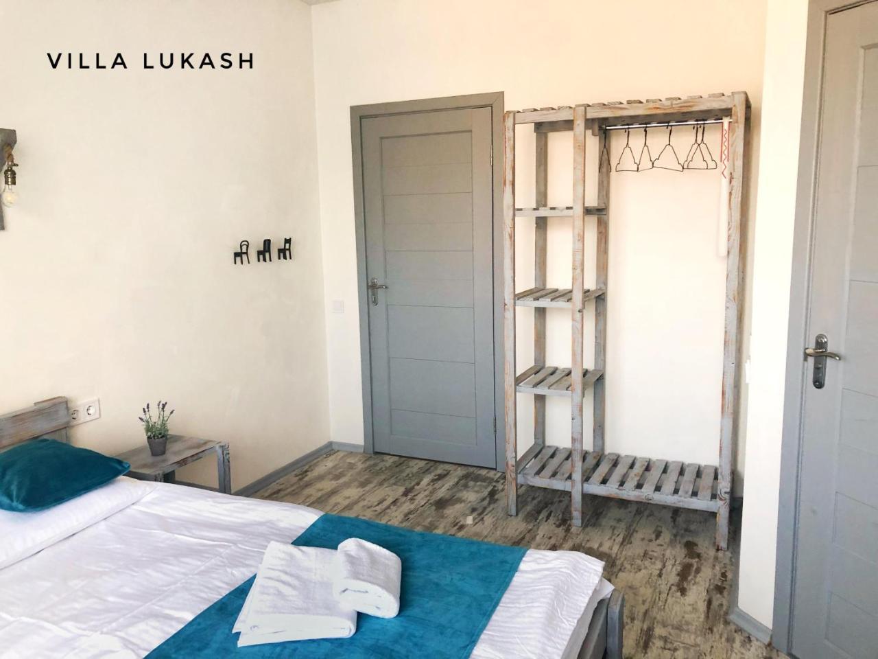 Villa Lukash Yanoshi Exteriör bild